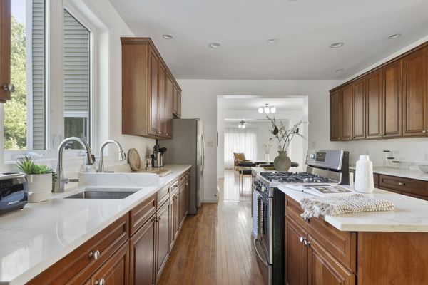 Peaceful Paradise: Dream Home in Woodridge