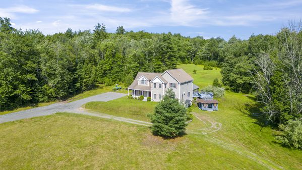Peaceful Paradise: Dream Home in Woodridge