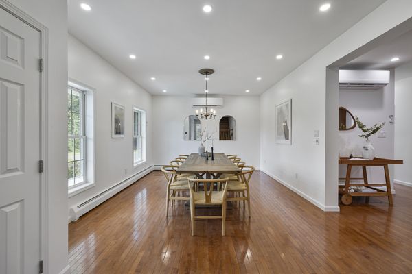 Peaceful Paradise: Dream Home in Woodridge